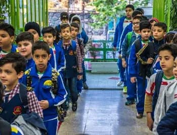 مدرسه فرهنگ، صف دانش آموزان مدرسه ی فرهنگ منطقه ی 4