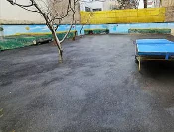 مدرسه علامه طباطبایی واحد یوسف آباد، تصویری از حیاط مدرسه دخترانه علامه طباطبایی یوسف آباد در فصل پاییز
