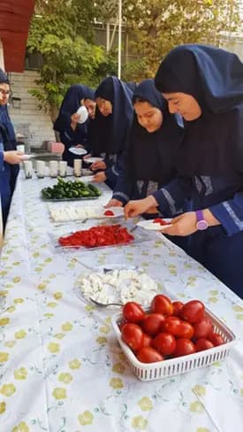 مدرسه زینبیه، میز صبحانه در دبیرستان دخترانه زینبیه 